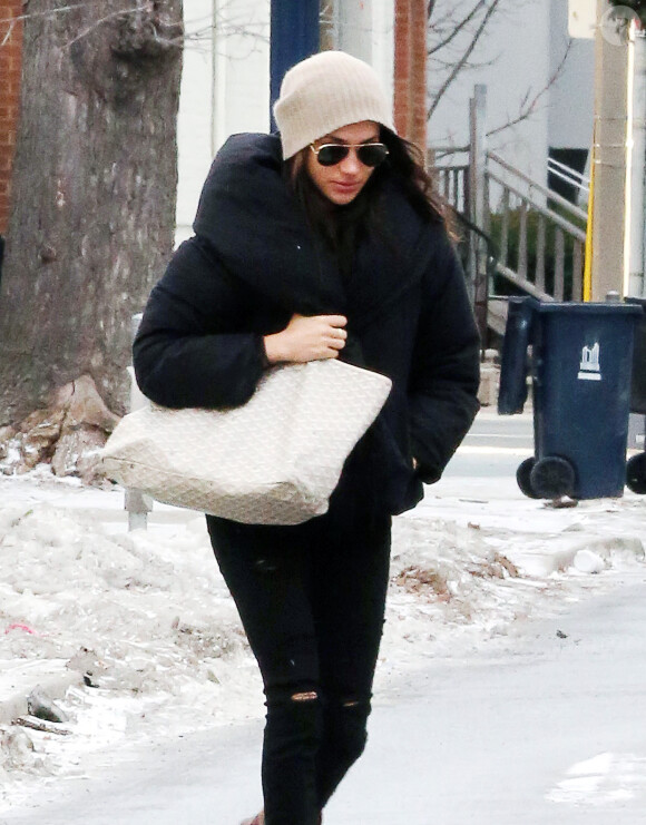 Exclusif - Meghan Markle à Toronto le 28 décembre 2016, se rendant dans un salon de beauté peu avant de s'envoler pour rejoindre le prince Harry. Le couple serait parti le 2 janvier en Norvège pour des vacances à la découverte des aurores boréales.