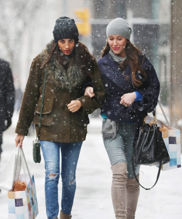 Meghan Markle fait du shopping sous la neige avec une amie à Toronto le 11 décembre 2016