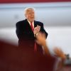 Donald Trump en meeting devant son avion de campagne à Wilmington dans l'Ohio le 4 novembre 2016