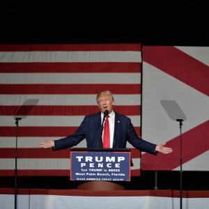 Le candidat républicain à l'élection présidentielle Donald Trump en campagne au centre South Florida Fairgrounds à West Palm Beach, Floride, Etats-Unis, le 13 octobre 2016.