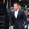 Arnold Schwarzenegger, une attelle à la jambe droite, est allé déjeuner au restaurant Nellos à New York, le 15 décembre 2016