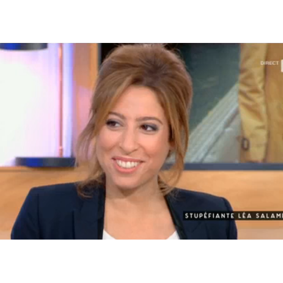 Léa Salamé en direct dans "C à vous" sur France 5 le 9 janvier 2017.