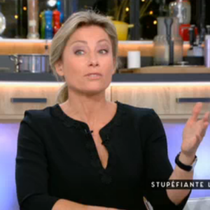 Anne-Sophie Lapix dans "C à vous" sur France 5 le 9 janvier 2017.