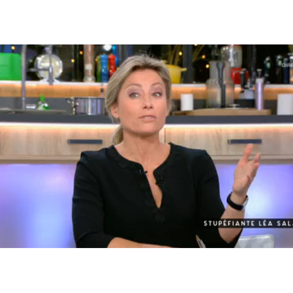 Anne-Sophie Lapix dans "C à vous" sur France 5 le 9 janvier 2017.