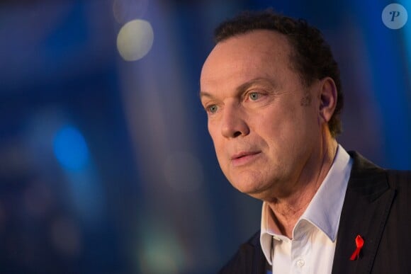 Exclusif - Julien Lepers - Backstage de l'enregistrement de l'émission "La télé chante pour le Sidaction" aux Folies Bergère à Paris. L'émission sera diffusée sur France 2 le 28 mars