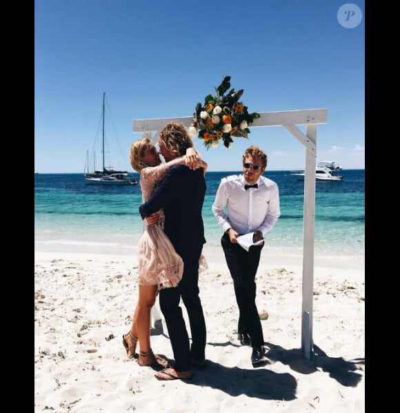 Bridget Malcolm et Nathaniel Hoho, mariés par le frère de Bridget à Rottnest Island en Australie. Janvier 2017.