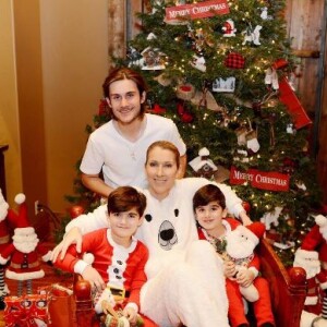 Photo de Céline Dion et ses enfants René-Charles, Eddy et Nelson. Décembre 2016.
