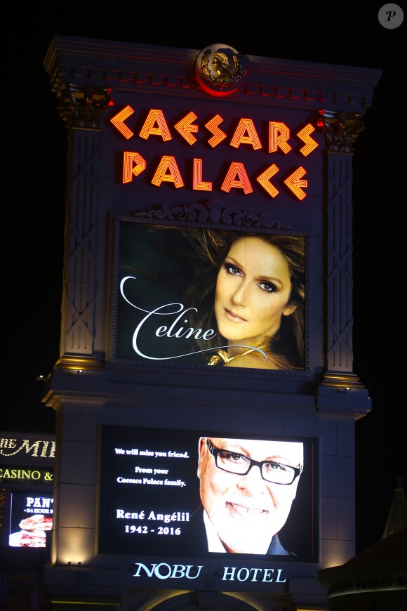 Le Caesars Palace rend hommage à René Angelil à Las Vegas le 16 janvier 2016.