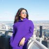 Priyanka Chopra pose au sommet de l'Empire State Building à New York, le 11 novembre 2016.