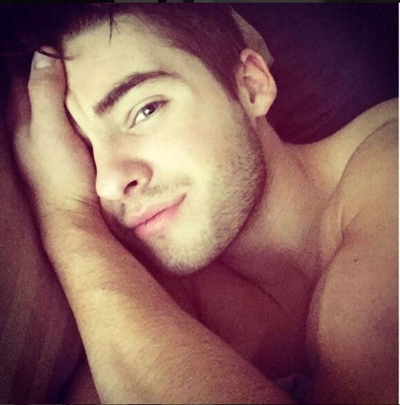 Le sexy Cody Christian pose sur Instagram. 2016.