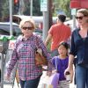 Katherine Heigl enceinte fait du shopping avec sa mère Nancy Heigl, sa fille Nancy Kelley, son mari Josh Kelley et son autre fille Adelaide à Glendale, le 23 octobre 2016