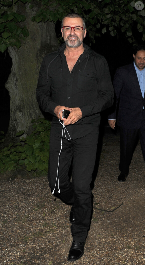 George Michael et Fadi Fawaz rentrent chez eux à Londres, le 18 juin 2012