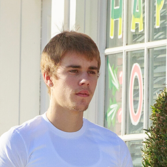 Justin Bieber semble un peu fatigué à la sortie du restaurant Patty à Toluca Lake. Le chanteur avait récemment déclaré qu'il était célibataire et qu'il ne cherchait pas à rencontrer quelqu'un. Le 5 décembre 2016