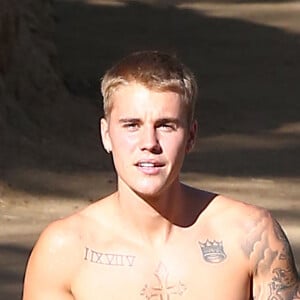 Justin Bieber se promène torse nu à Runyon Canyon à Hollywood le 3 septembre 2016.