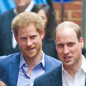 La duchesse Catherine de Cambridge, le prince William et le prince Harry prenaient part le 19 décembre 2016 à l'assemblée générale et la fête de Noël de leur association Heads Together, à Londres.