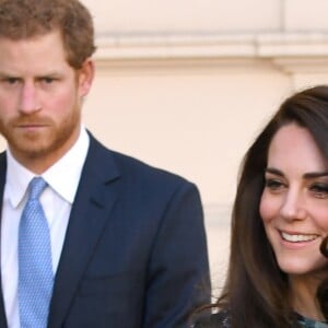 La duchesse Catherine de Cambridge, le prince William et le prince Harry arrivent le 17 janvier 2017 à l'Institut d'art contemporain de Londres pour une réunion de leur association Heads Together en vue du marathon de Londres au mois d'avril, où Heads Together sera l'Association de l'année.