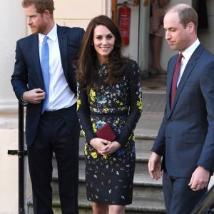 La duchesse Catherine de Cambridge, le prince William et le prince Harry repartent le 17 janvier 2017 de l'Institut d'art contemporain de Londres après une réunion de leur association Heads Together en vue du marathon de Londres au mois d'avril, où Heads Together sera l'Association de l'année.