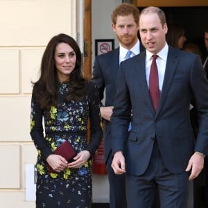 La duchesse Catherine de Cambridge, le prince William et le prince Harry repartent le 17 janvier 2017 de l'Institut d'art contemporain de Londres après une réunion de leur association Heads Together en vue du marathon de Londres au mois d'avril, où Heads Together sera l'Association de l'année.