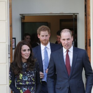 La duchesse Catherine de Cambridge, le prince William et le prince Harry repartent le 17 janvier 2017 de l'Institut d'art contemporain de Londres après une réunion de leur association Heads Together en vue du marathon de Londres au mois d'avril, où Heads Together sera l'Association de l'année.