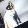 Cheryl Cole, très enceinte, lors d'un shooting photo. Image extraite d'une vidéo publiée en direct sur le compte Instagram de la coiffeuse Wendy Iles. La photo a été publiée sur le site du DailyMail, le 18 janvier 2017.