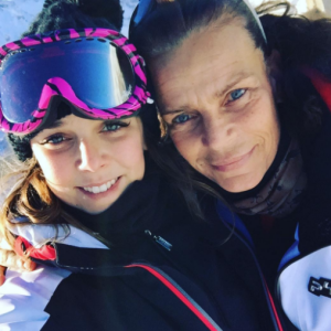 Pauline Ducruet et la princesse Stéphanie de Monaco au ski à Auron en décembre 2016, photo Instagram