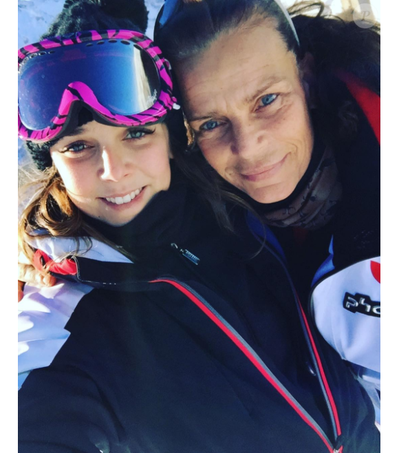 Pauline Ducruet et la princesse Stéphanie de Monaco au ski à Auron en décembre 2016, photo Instagram