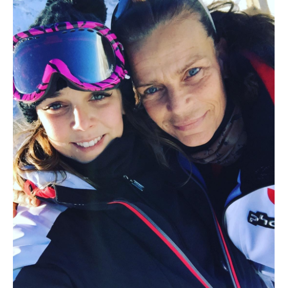 Pauline Ducruet et la princesse Stéphanie de Monaco au ski à Auron en décembre 2016, photo Instagram