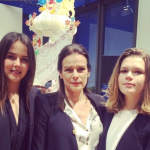 La princesse Stéphanie de Monaco entourée de ses filles Pauline Ducruet et Camille Gottlieb, photo partagée sur Instagram par Pauline à l'occasion du 49e anniversaire de sa mère le 1er février 2015.