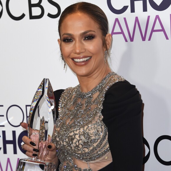 Jennifer Lopez à la press room lors de la soirée des People's Choice awards à Los Angeles, le 18 janvier 2017.