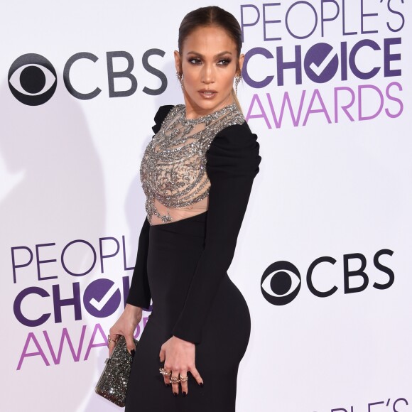 Jennifer Lopez sur le tapis rouge des People's Choice Awards le 18 janvier 2017 à Los Angeles