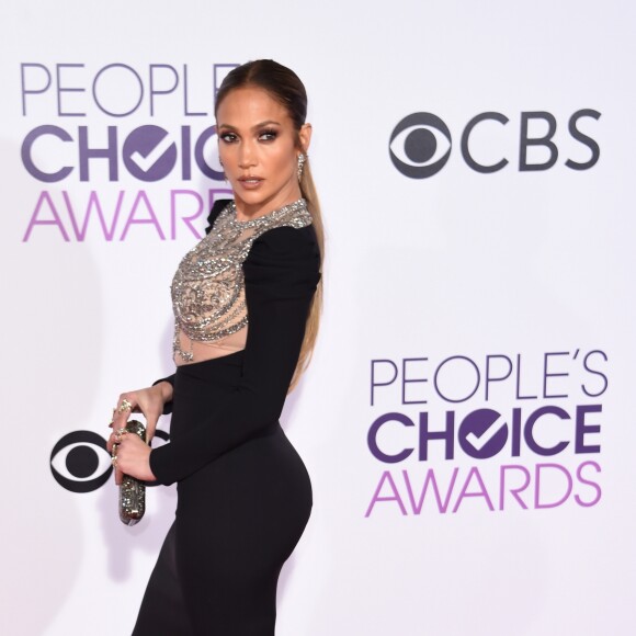Jennifer Lopez sur le tapis rouge des People's Choice Awards le 18 janvier 2017 à Los Angeles