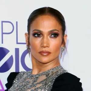 Jennifer Lopez sur le tapis rouge des People's Choice Awards le 18 janvier 2017 à Los Angeles