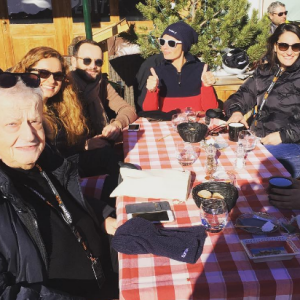 Alessandra Sublet à l'Alpe d'Huez avec l'équipe de La Cour des Grands (Europe 1), le 19 janvier 2017.