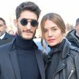 Pierre Niney et sa compagne Natasha Andrews  - Arrivées au défilé de mode "Dior Homme", collection Hommes Automne-Hiver 2017/2018 au Grand Palais à Paris. Le 21 janvier 2017