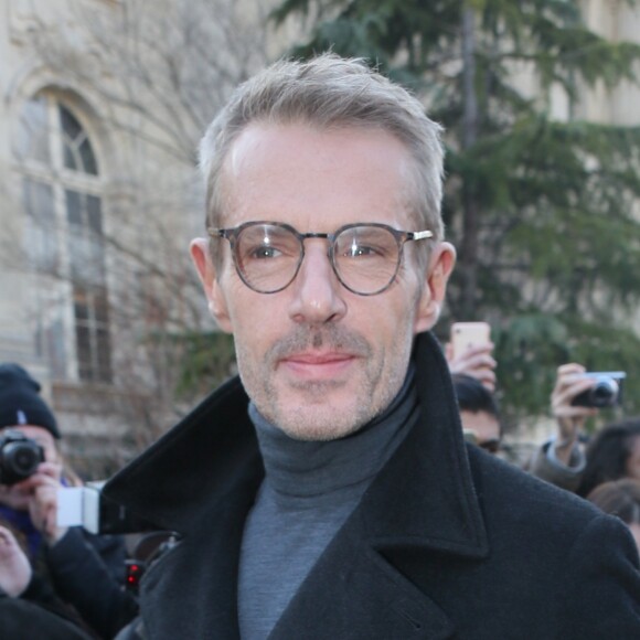 Lambert Wilson - Arrivées au défilé de mode "Dior Homme", collection Hommes Automne-Hiver 2017/2018 au Grand Palais à Paris. Le 21 janvier 2017