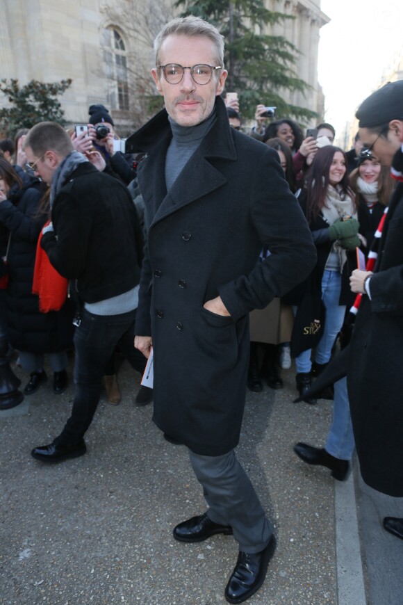 Lambert Wilson - Arrivées au défilé de mode "Dior Homme", collection Hommes Automne-Hiver 2017/2018 au Grand Palais à Paris. Le 21 janvier 2017