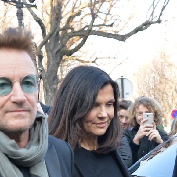 Le chanteur Bono et sa femme Ali Hewson   - Arrivées au défilé de mode "Dior Homme", collection Hommes Automne-Hiver 2017/2018 au Grand Palais à Paris. Le 21 janvier 2017