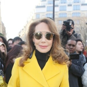 Marisa Berenson - Arrivées au défilé de mode "Dior Homme", collection Hommes Automne-Hiver 2017/2018 au Grand Palais à Paris. Le 21 janvier 2017