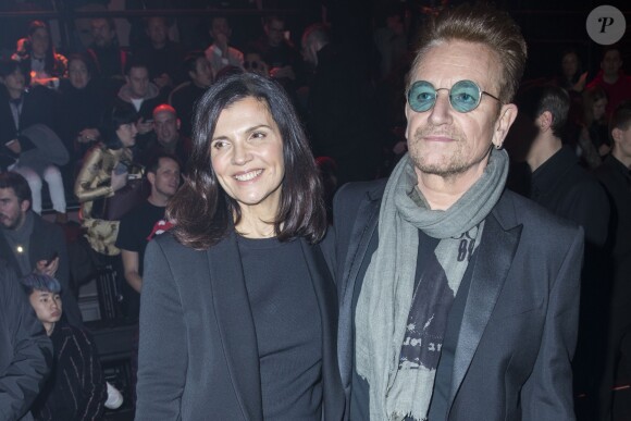 Le chanteur Bono et sa femme Ali Hewson - Front Row au défilé de mode "Dior Homme", collection Hommes Automne-Hiver 2017/2018 au Grand Palais à Paris. Le 21 janvier 2017