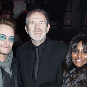 Le chanteur Bono, sa femme Ali Hewson, Anton Corbijn et sa femme Nimi Ponnudurai - Front Row au défilé de mode "Dior Homme", collection Hommes Automne-Hiver 2017/2018 au Grand Palais à Paris. Le 21 janvier 2017
