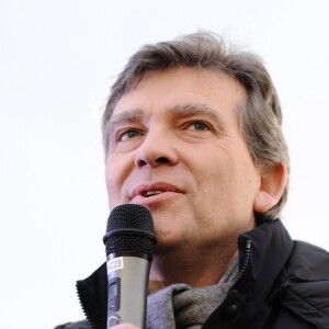 Le candidat à la primaire de la gauche Arnaud Montebourg lors de son stand-up sur le Vieux Port pendant son déplacement à Marseille, le 20 janvier 2017. © Eric Etten/Bestimage