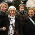 Cynthia Nixon avec sa femme Christine Marinoni, leur fils Max Ellington Nixon-Marinoni et Helen Mirren lors de la ‘marche des femmes' contre Trump à New York, le 21 janvier 2017 © Nancy Kaszerman via Zuma/Bestimage