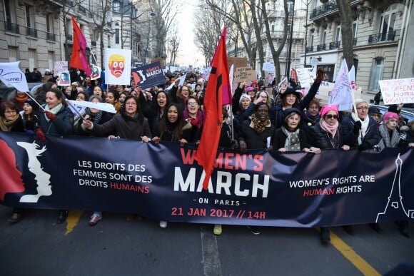La «marche des femmes» contre le président Donald Trump a réunit au moins 2.000 personnes à Paris le 21 janvier 2017