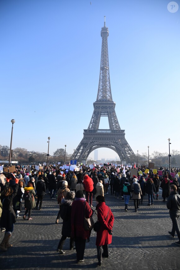 La «marche des femmes» contre le président Donald Trump a réunit au moins 2.000 personnes à Paris le 21 janvier 2017