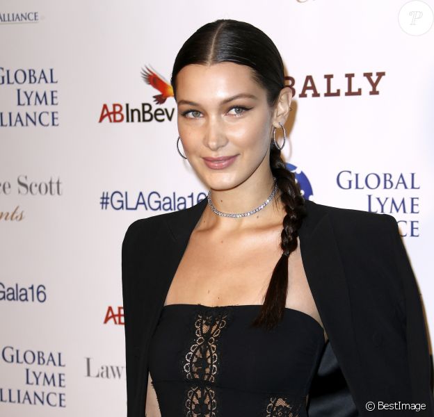 Bella Hadid arrive au gala pour la soirée "Uniting for a Lyme-Free World" à New York City, New York, Etats-Unis, le 13 octobre 2016. © Charles Guerin/Bestimage