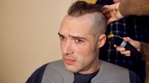Nicolas Bedos métamorphosé avec le crâne rasé : "Fallait y passer"