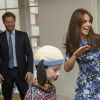 La duchesse Catherine de Cambridge, avec le prince William et le prince Harry, visitait le 26 octobre 2015 le siège de la BAFTA à Londres à l'occasion d'activités associatives.