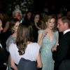 La duchesse Catherine de Cambridge et le prince William en discussion avec l'acteur Tom Hanks et son épouse Rita Wilson ainsi que Nicole Kidman lors du gala de la BAFTA Brits to Watch organisé au Belasco Theatre à Los Angeles le 9 juillet 2011.