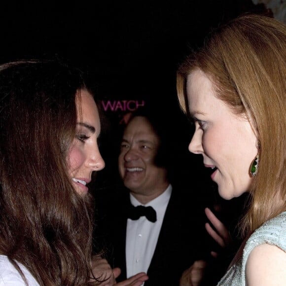 La duchesse Catherine de Cambridge en discussion avec l'actrice Nicole Kidman lors du gala de la BAFTA Brits to Watch organisé au Belasco Theatre à Los Angeles le 9 juillet 2011.