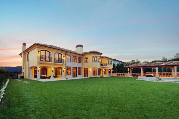 Nouvelle maison de Kanye West et Kim Kardashian a Los Angeles. Le coupe aurait depense 11 millions de dollars pour cette propriete situee a Bel Air. Le 8 janvier 2013ir.